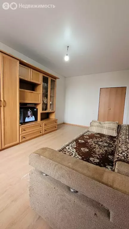 3-комнатная квартира: Красные Баррикады, Молодёжная улица, 5 (57.4 м) - Фото 1