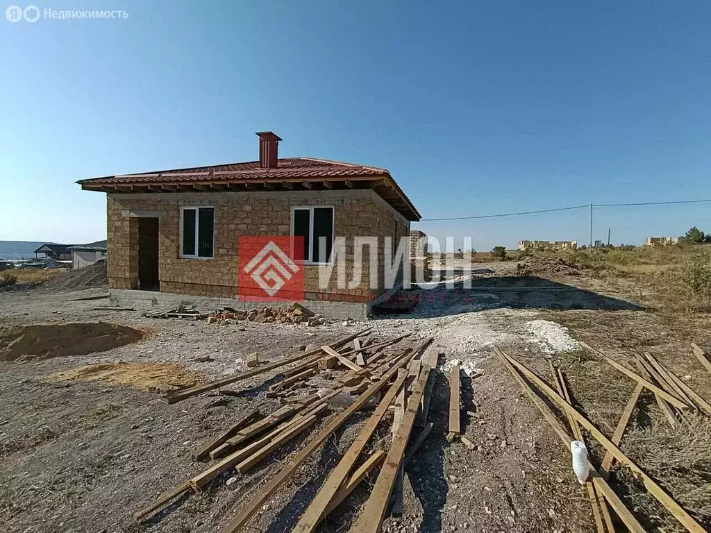 Дом в Бахчисарай, улица имени Абдураима Решидова (100 м) - Фото 1