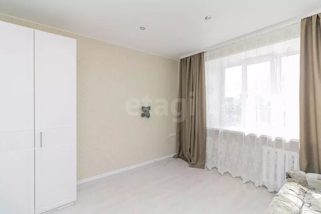 Комната Тюменская область, Тюмень ул. 50 лет Октября, 63а (12.4 м) - Фото 1