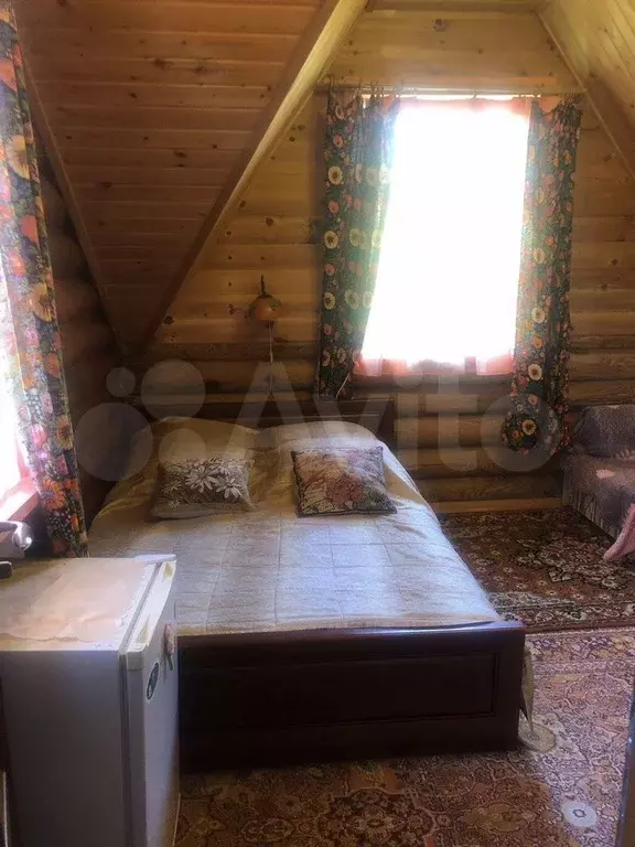 Комната 18 м в 4-к., 2/2 эт. - Фото 1