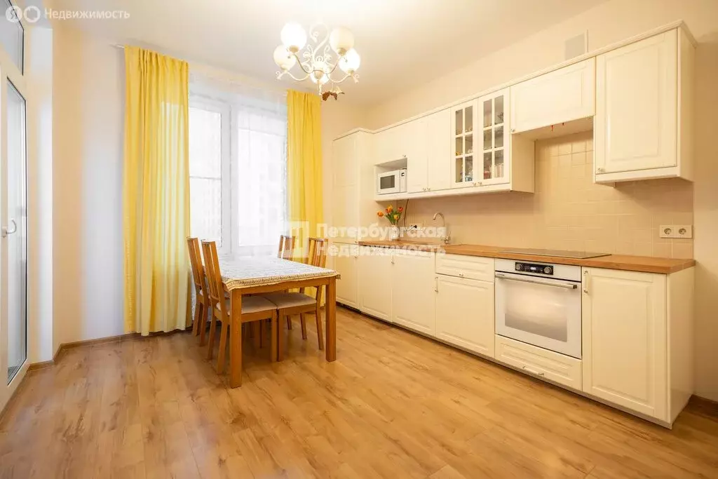 4-комнатная квартира: Санкт-Петербург, улица Дыбенко, 2 (93.9 м) - Фото 1