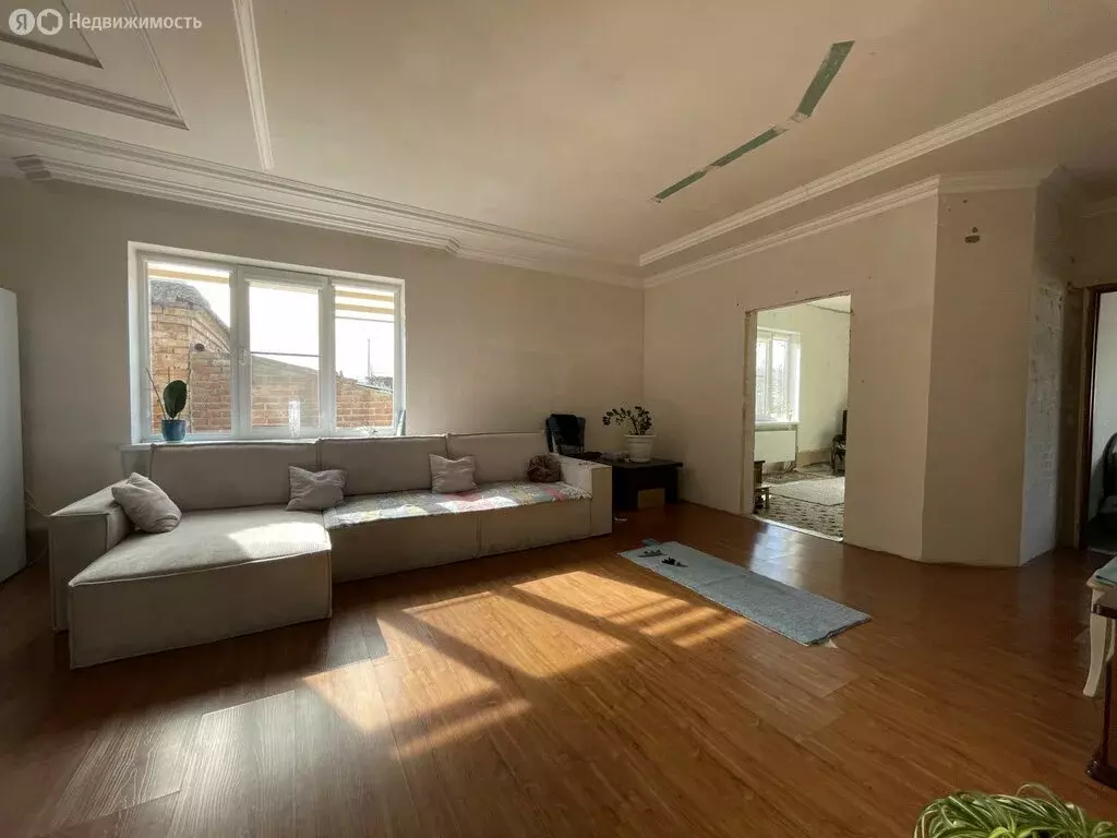 Дом в село Аушигер, улица А.Б. Бицуева, 59А (220 м) - Фото 1