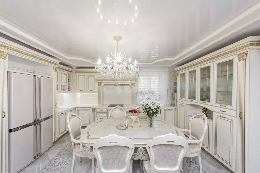 3-к кв. Тюменская область, Тюмень ул. Прокопия Артамонова, 5 (103.9 м) - Фото 1