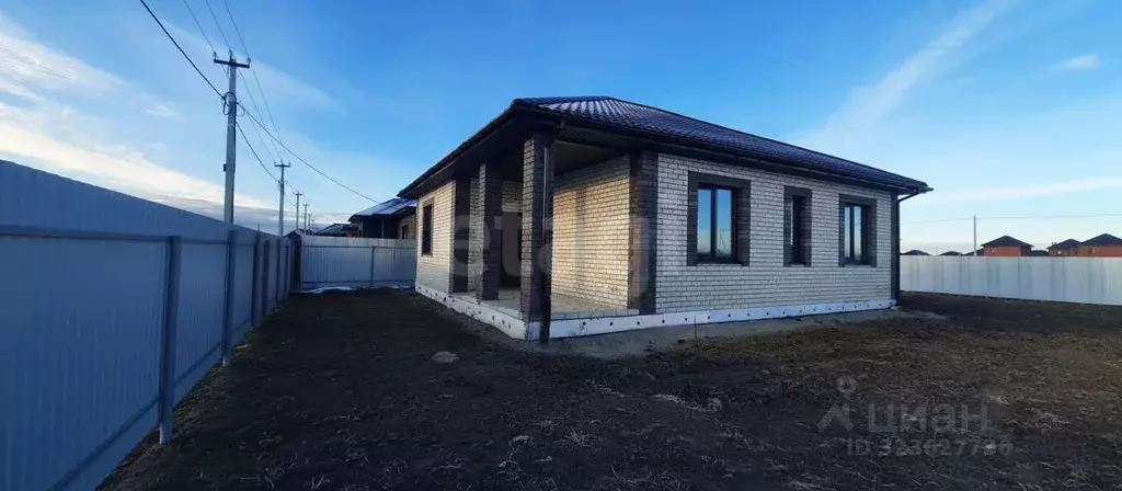 Дом в Тюменская область, Тюмень ул. Михаила Иванова (100 м) - Фото 1