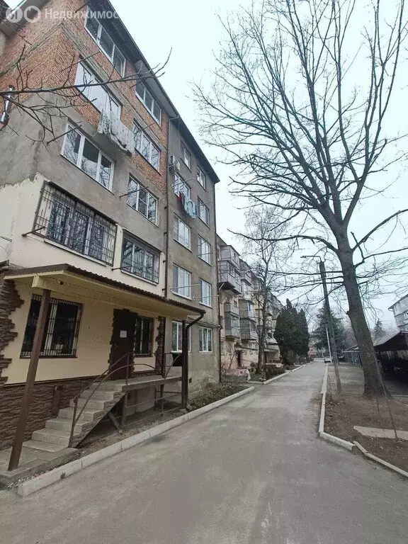 3-комнатная квартира: нальчик, улица кирова, 2г (80 м) - Фото 1