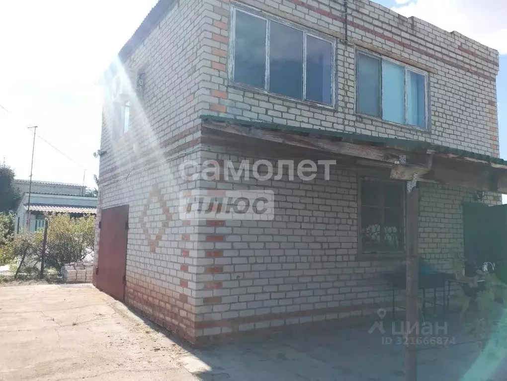 Дом в Волгоградская область, Дубовский район, Пичужинское с/пос, с. ... - Фото 1