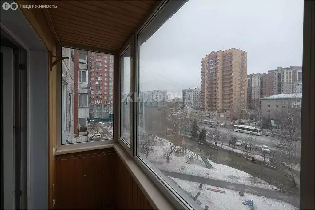 3-комнатная квартира: Новосибирск, улица Дуси Ковальчук, 258 (59.9 м) - Фото 1