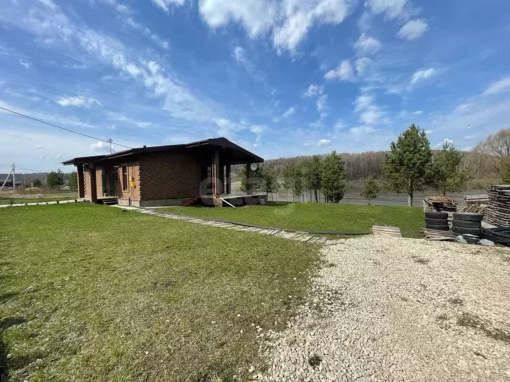 Дом в Калужская область, Перемышльский муниципальный округ, Ахлебинино ... - Фото 1