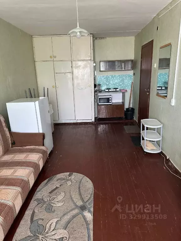 Комната Псковская область, Псков ул. Белинского, 80 (17.2 м) - Фото 1