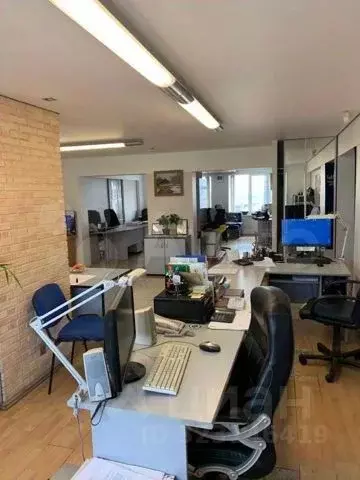 Помещение свободного назначения в Красноярский край, Красноярск просп. ... - Фото 1