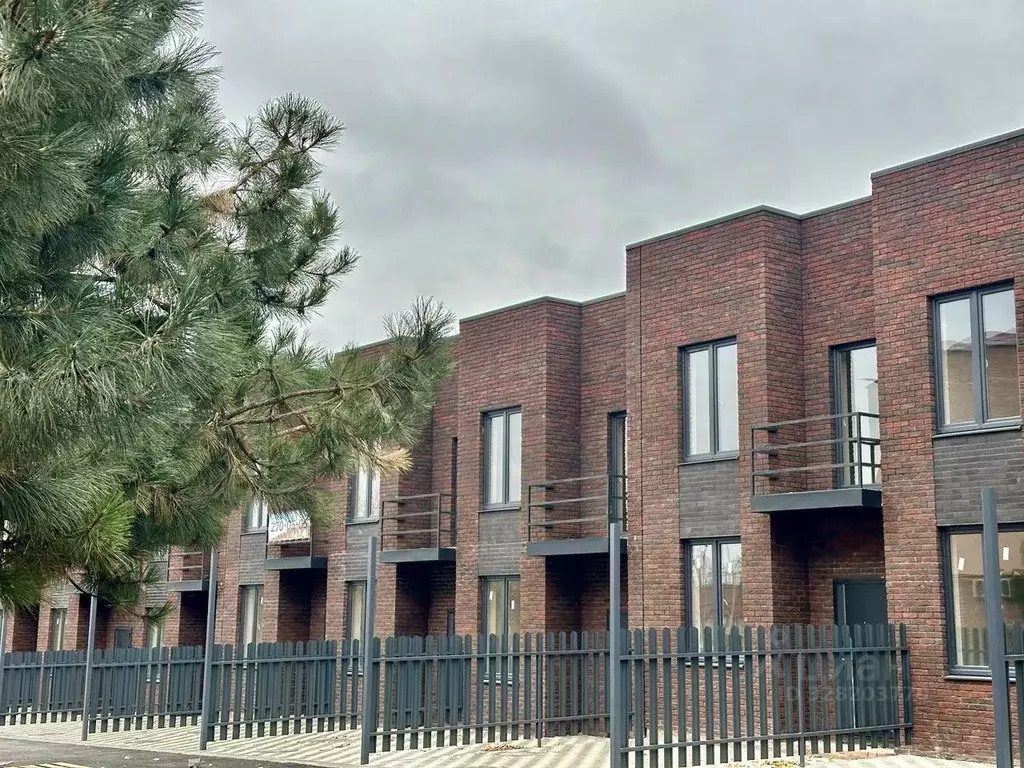 Таунхаус в Ростовская область, Аксай ул. Платова, 89 (130 м) - Фото 1