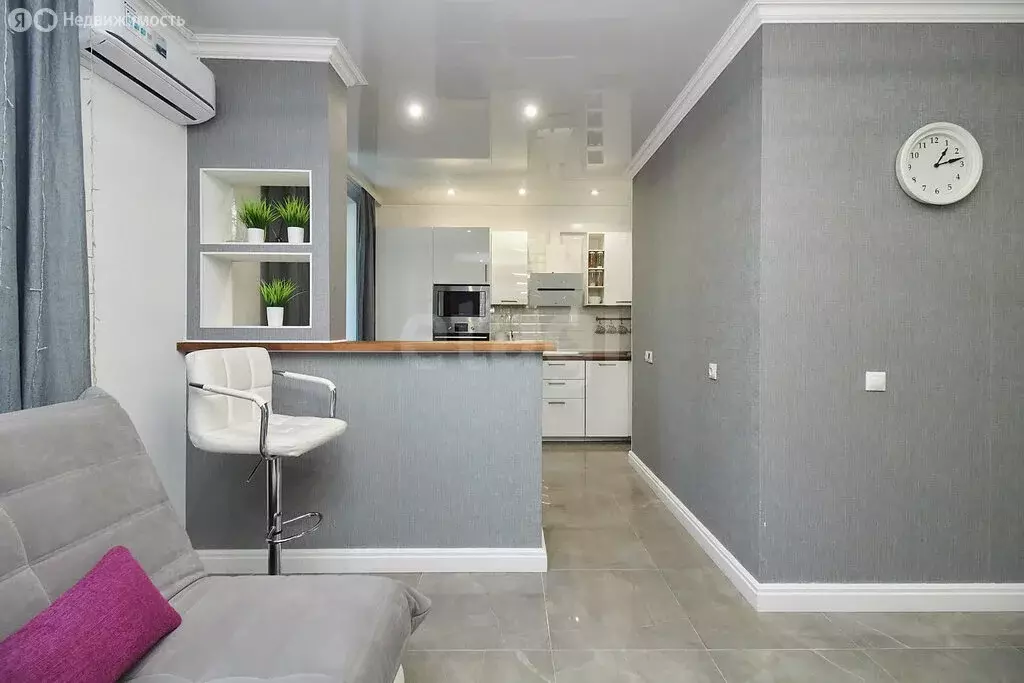 2-комнатная квартира: Тюмень, улица Тимофея Чаркова, 79 (74.9 м) - Фото 1