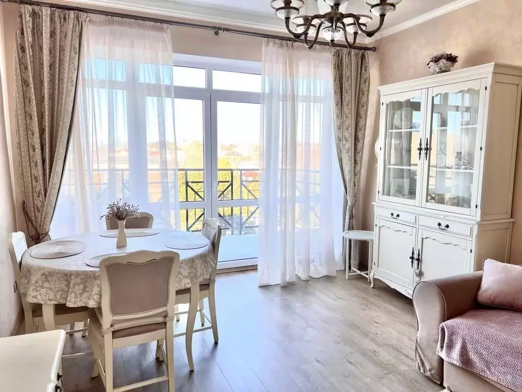 2-к кв. Калининградская область, Янтарный пгт пер. Пушкина, 7 (55.0 м) - Фото 0