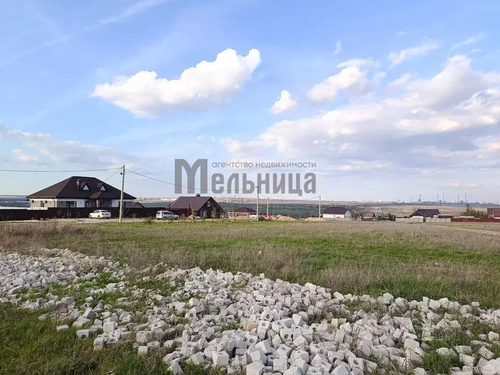 Участок в Волгоградская область, Волгоград Верхнезареченский пгт, ул. ... - Фото 1