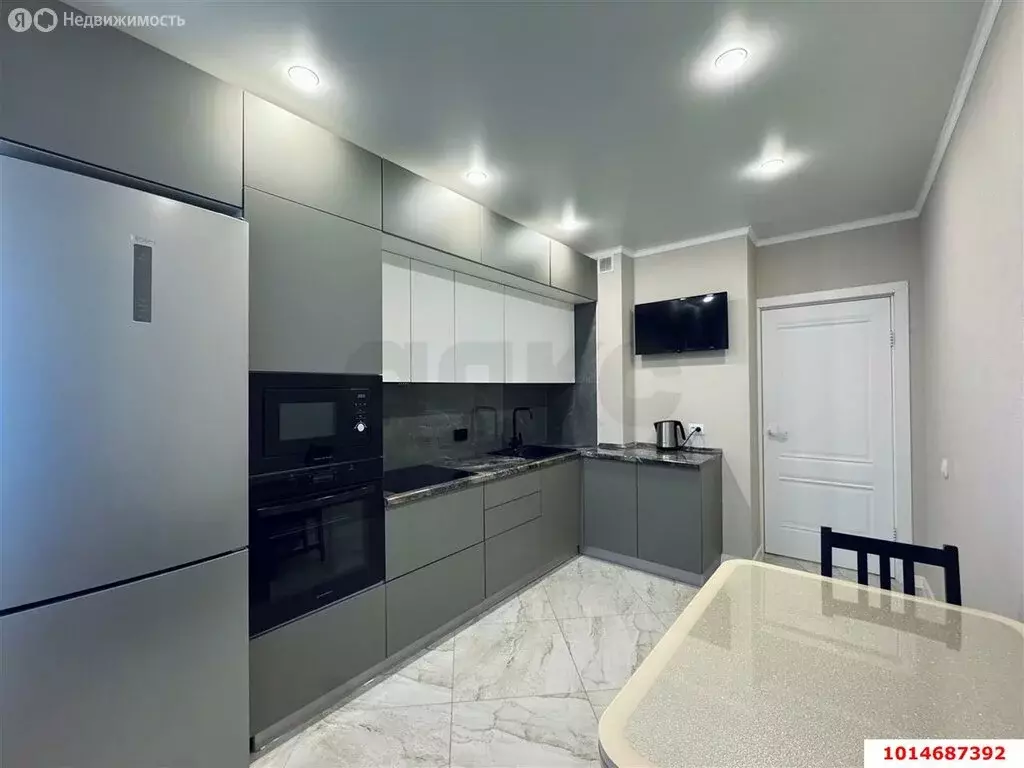 2-комнатная квартира: Краснодар, улица Цезаря Куникова, 24к2 (65 м) - Фото 1