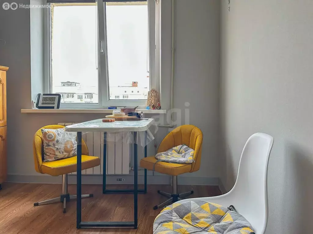 3-комнатная квартира: Саратов, улица имени С.Ф. Тархова, 27 (81.8 м) - Фото 2