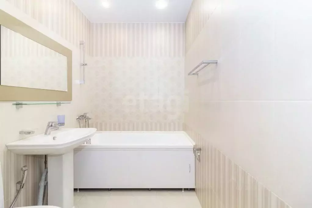 2-к кв. Тюменская область, Тюмень ул. Куйбышева, 25к1 (96.0 м) - Фото 1