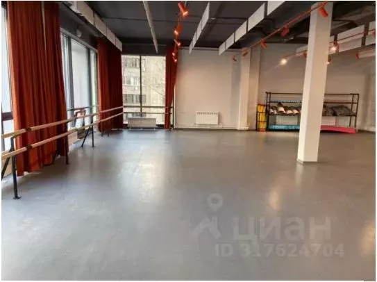 Помещение свободного назначения в Татарстан, Набережные Челны ул. ... - Фото 1