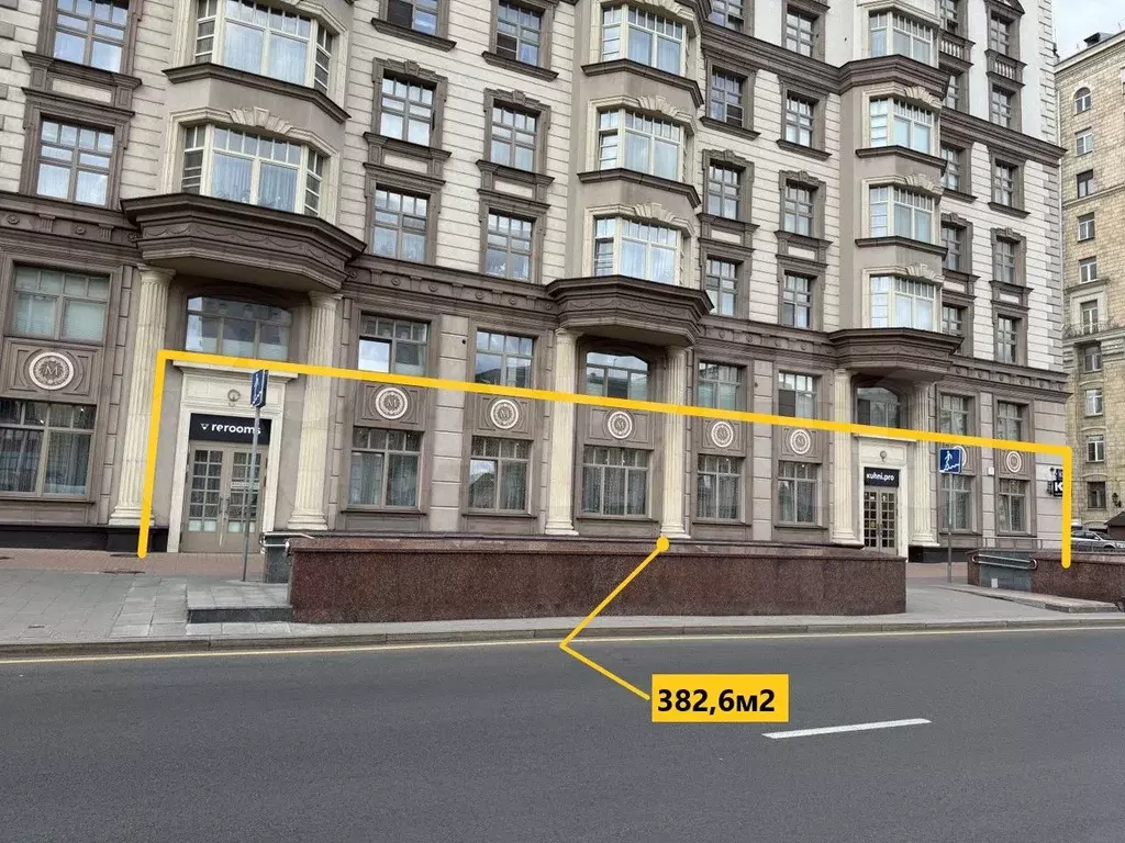 383м2, 1-я линия, витрины, трафик - Фото 1