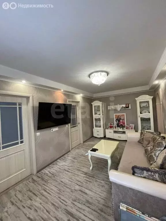 4-комнатная квартира: Златоуст, проспект имени Ю.А. Гагарина, 8-я ... - Фото 2