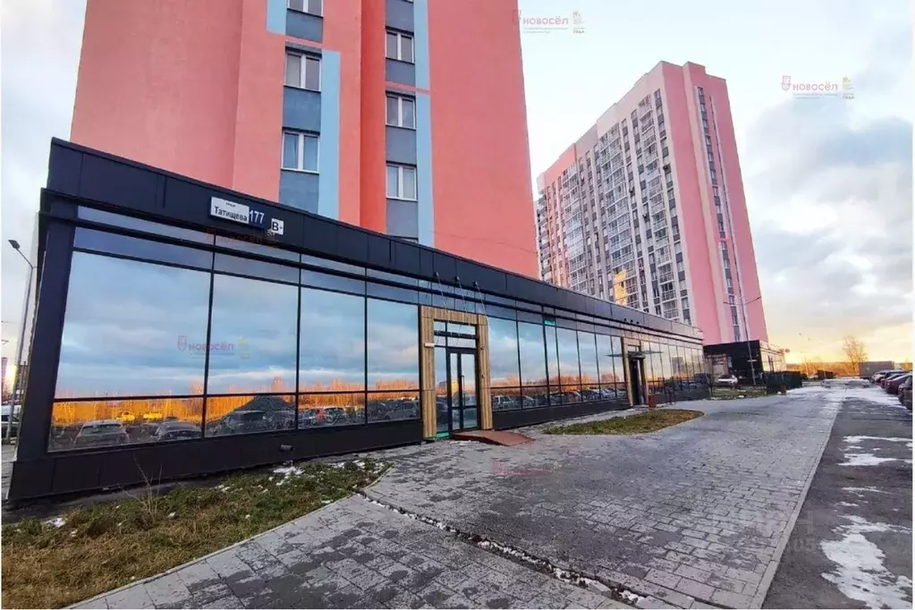 Торговая площадь в Свердловская область, Екатеринбург ВИЗ жилрайон, ... - Фото 1