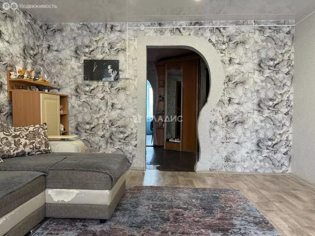 3-комнатная квартира: село Тамбовка, Заводская улица, 11 (64.4 м) - Фото 1