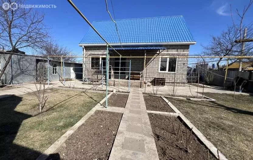 Дом в Икрянинский район, рабочий посёлок Ильинка, Мостовая улица ... - Фото 1