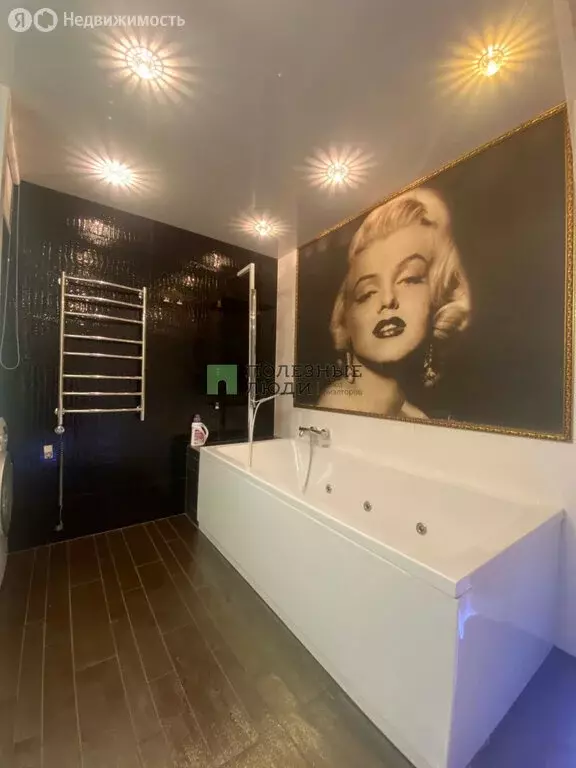 4-комнатная квартира: Ижевск, улица 10 лет Октября, 27 (101.2 м) - Фото 1