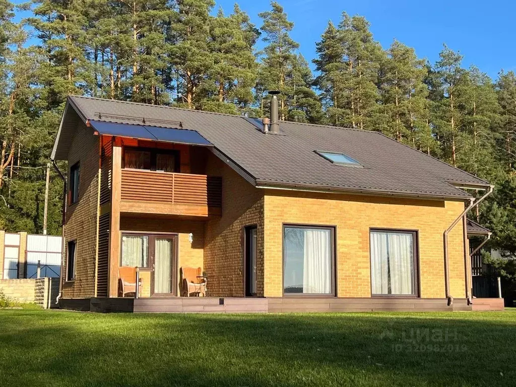 Дом в Ленинградская область, Выборгский район, Рощинское городское ... - Фото 1