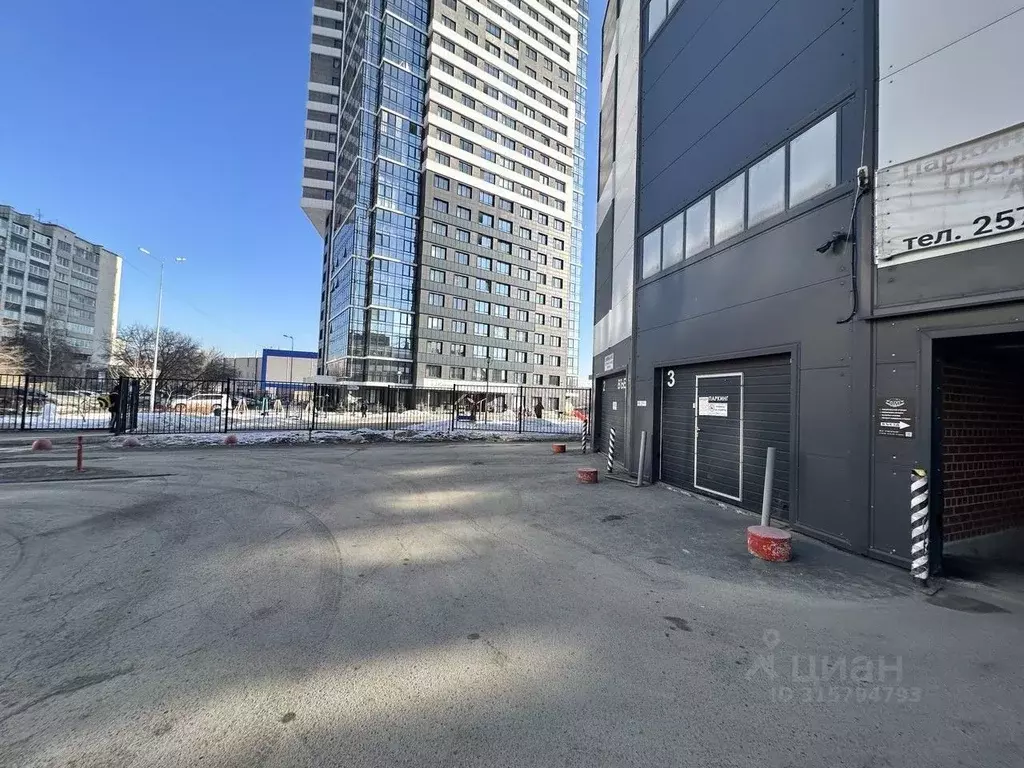 Гараж в Свердловская область, Екатеринбург ул. Белинского, 177Ак4 (14 ... - Фото 1