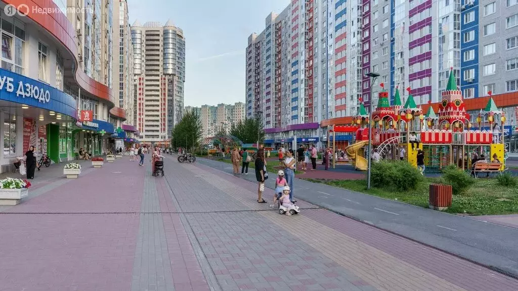 3-комнатная квартира: Тюмень, улица Федюнинского, 60 (92.5 м) - Фото 0