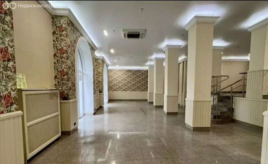 Торговая площадь (296 м) - Фото 1