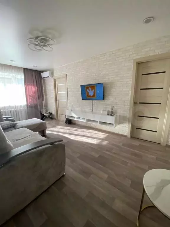 2-к. квартира, 43,5 м, 1/5 эт. - Фото 0