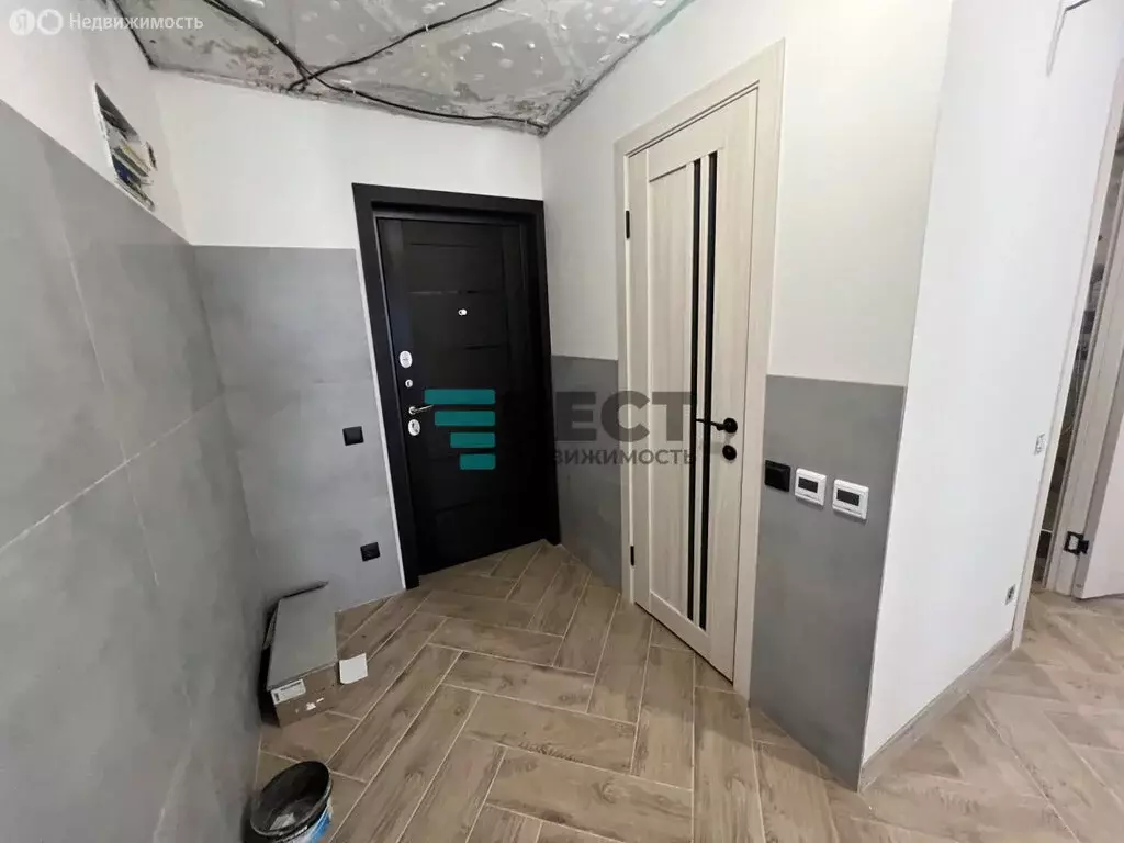 3-комнатная квартира: посёлок Новый Каракан, улица Содружества, 28 ... - Фото 1