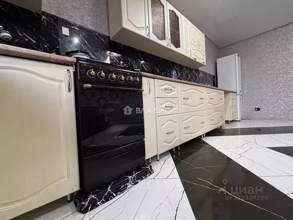 Дом в Белгородская область, Корочанский район, Бехтеевское с/пос, с. ... - Фото 1