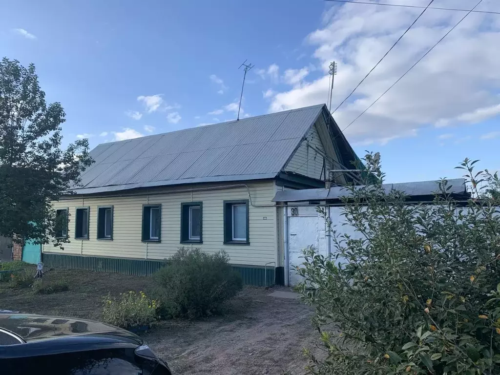 Дом в Оренбургская область, Бугуруслан ул. Островского, 30 (76 м) - Фото 0