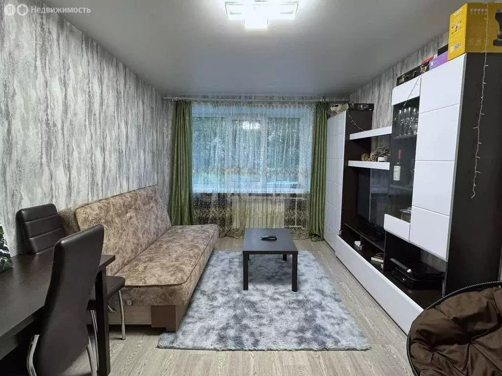 3-комнатная квартира: Череповец, улица Максима Горького, 91 (59.2 м) - Фото 0