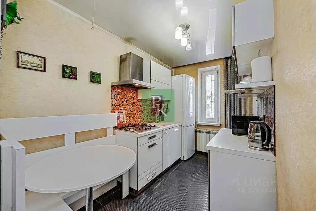 2-к кв. Севастополь ул. Павла Корчагина, 18 (61.8 м) - Фото 0