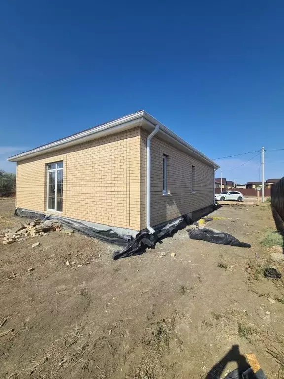 Дом в Астраханская область, Приволжский район, с. Растопуловка ... - Фото 0