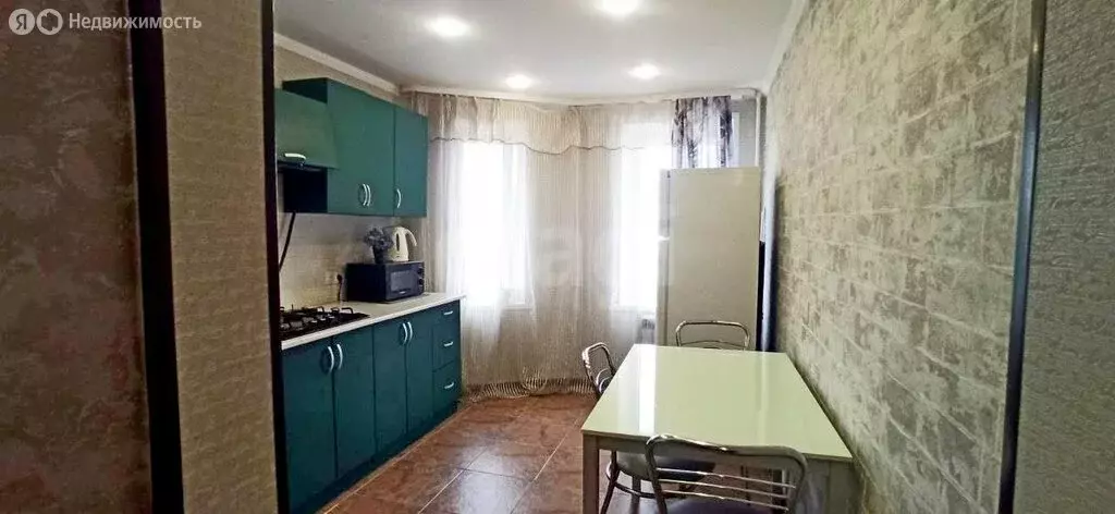 3-комнатная квартира: Губкин, улица Космонавтов, 1 (75.5 м) - Фото 1