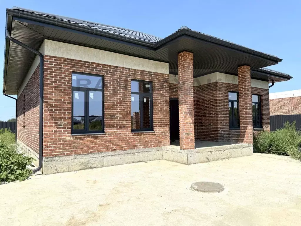 Дом в Адыгея, Майкоп городской округ, пос. Западный ул. Тополиная, 33 ... - Фото 1