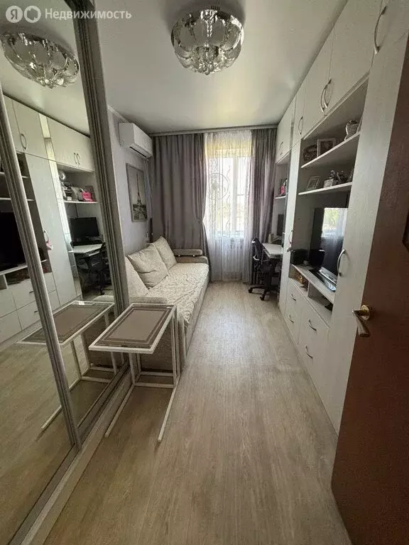 3-комнатная квартира: Таганрог, улица Дзержинского, 163 (57.7 м) - Фото 0