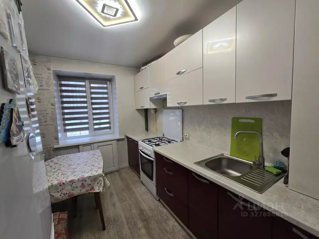 3-к кв. Омская область, Омск ул. Орджоникидзе, 268А (59.7 м) - Фото 2