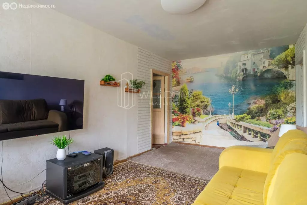 3-комнатная квартира: Екатеринбург, улица Избирателей, 22 (55.8 м) - Фото 1