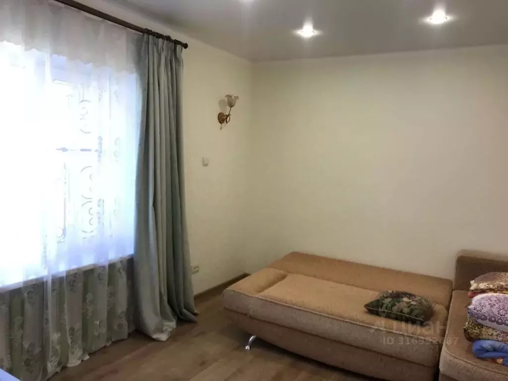 Дом в Белгородская область, Старый Оскол Утренняя ул., 42 (250 м) - Фото 1