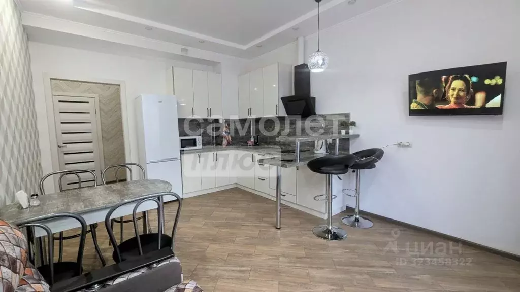 1-к кв. Краснодарский край, Геленджик ул. Мира, 44лит4 (70.5 м) - Фото 1