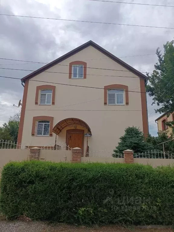 Дом в Астраханская область, Астрахань ул. Кулибина (354 м) - Фото 0