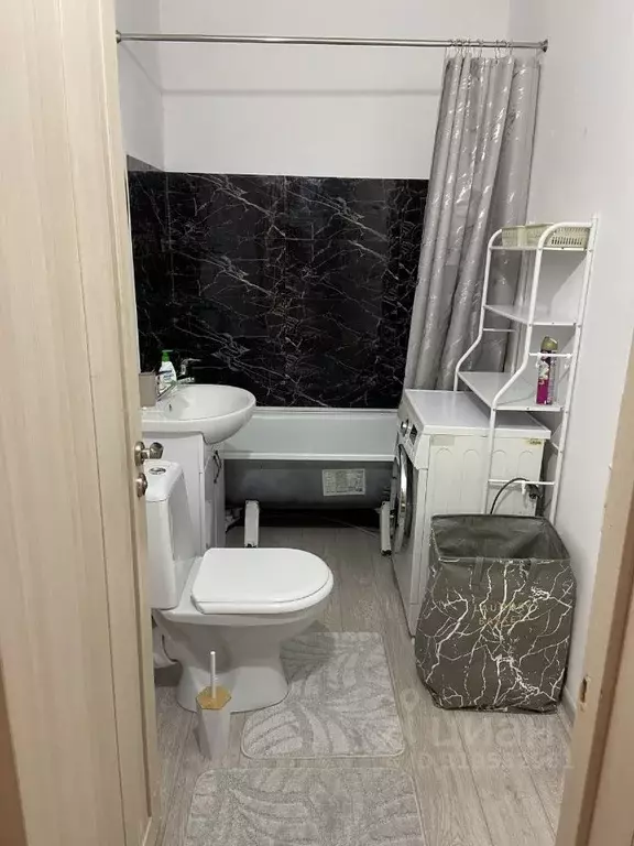 1-к кв. Омская область, Омск Звездная ул., 8к1 (45.0 м) - Фото 1