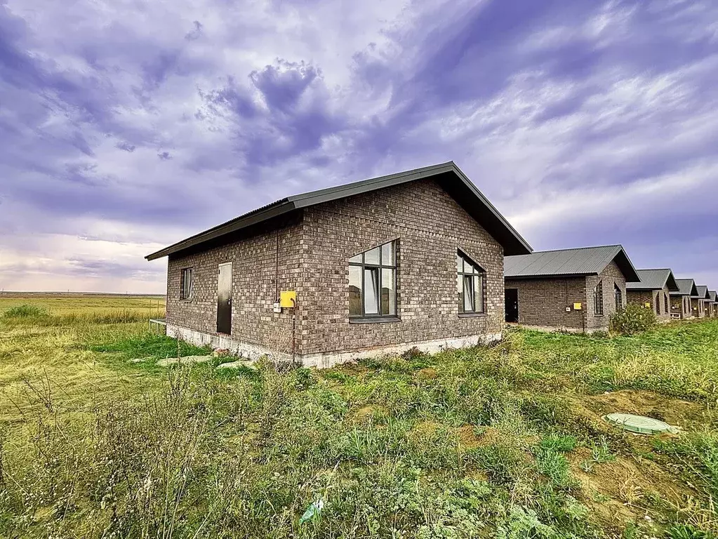 Дом в Оренбургская область, Оренбургский район, Сергиевский сельсовет, ... - Фото 1