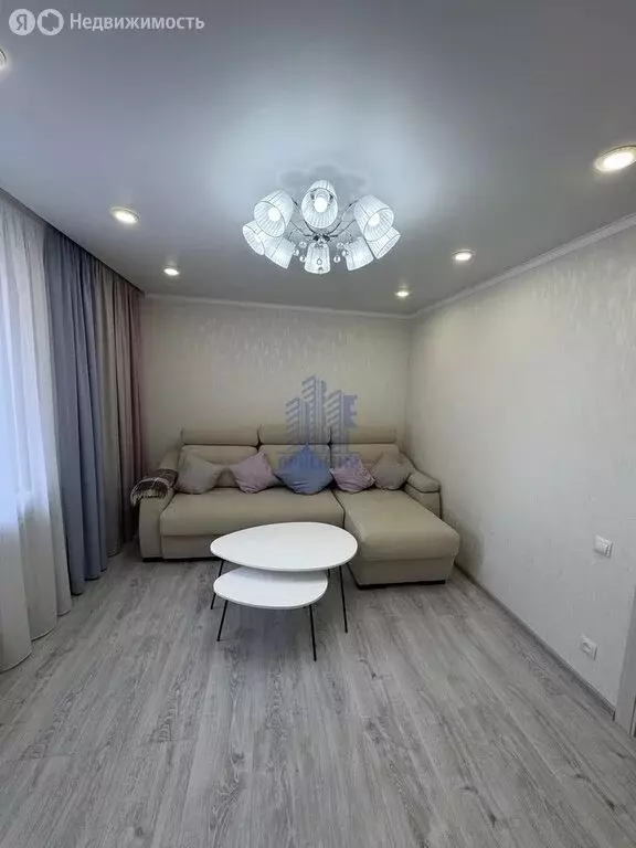 3-комнатная квартира: Чебоксары, улица Энтузиастов, 38/8 (64.2 м) - Фото 0